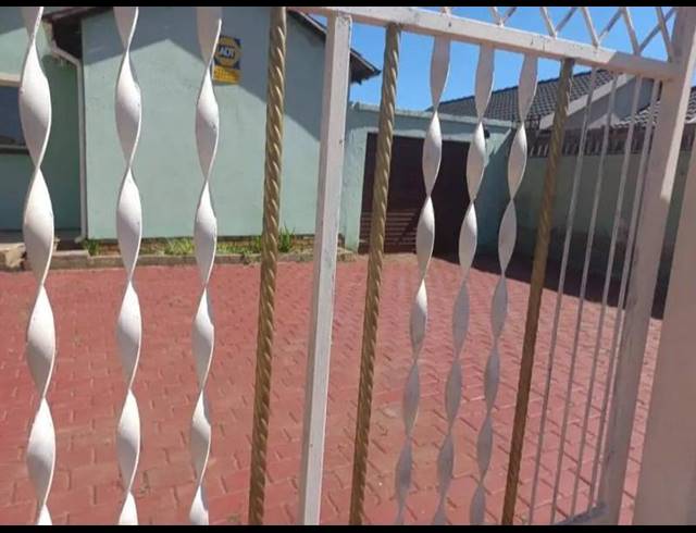 3 BEDROOM HOUSE FOR SALE IN LOTUS GARDENS